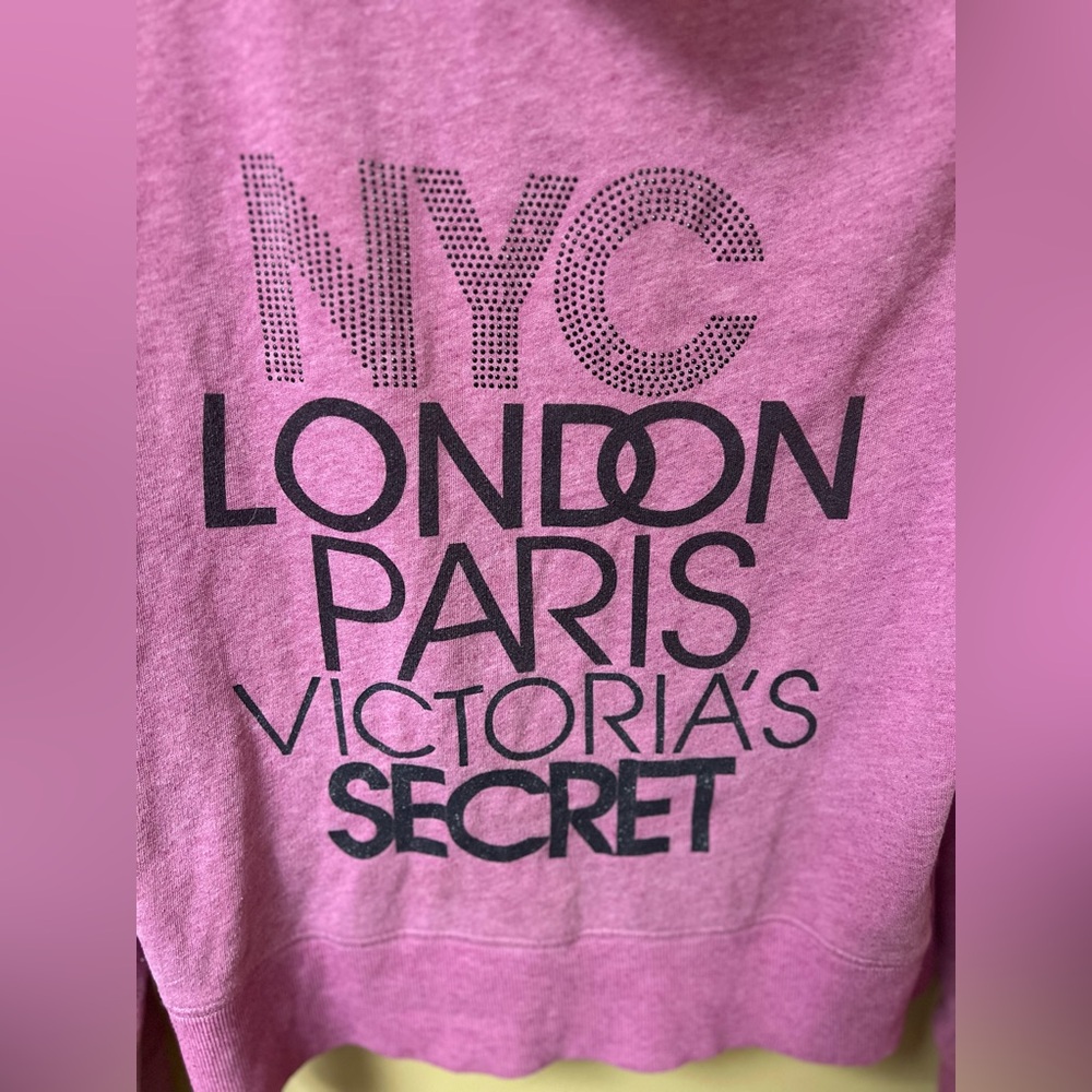 Victoria's Secret Supermodel Essentials Pink Hoodie NYC London Paris Size Large - Picture 3 of 11